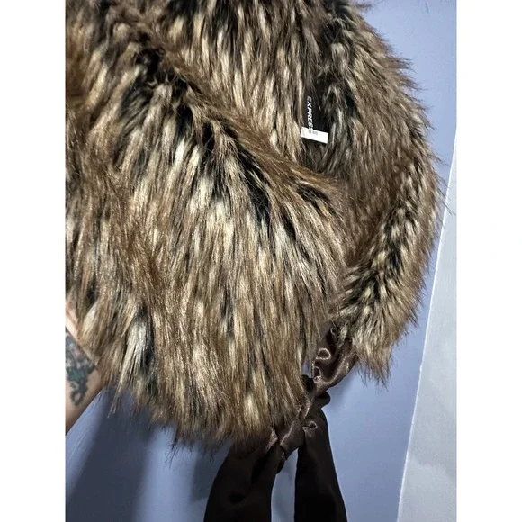 Express Faux Fur Shawl Scarf Wrap Luxury Dressy Classy - Picture 8 of 11